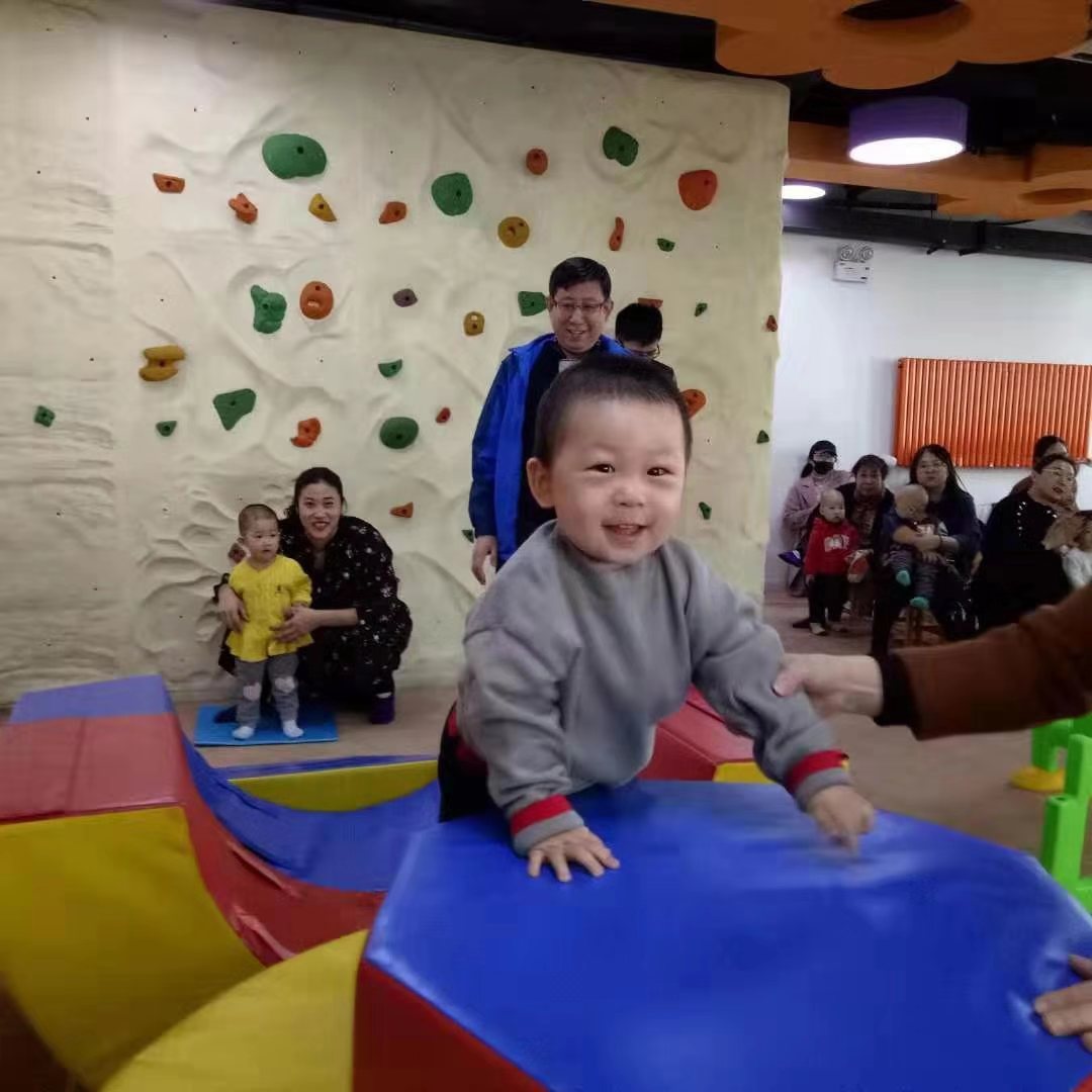 NYC紐約國(guó)際唐山早教中心：“爬爬賽”親子活動(dòng)回顧