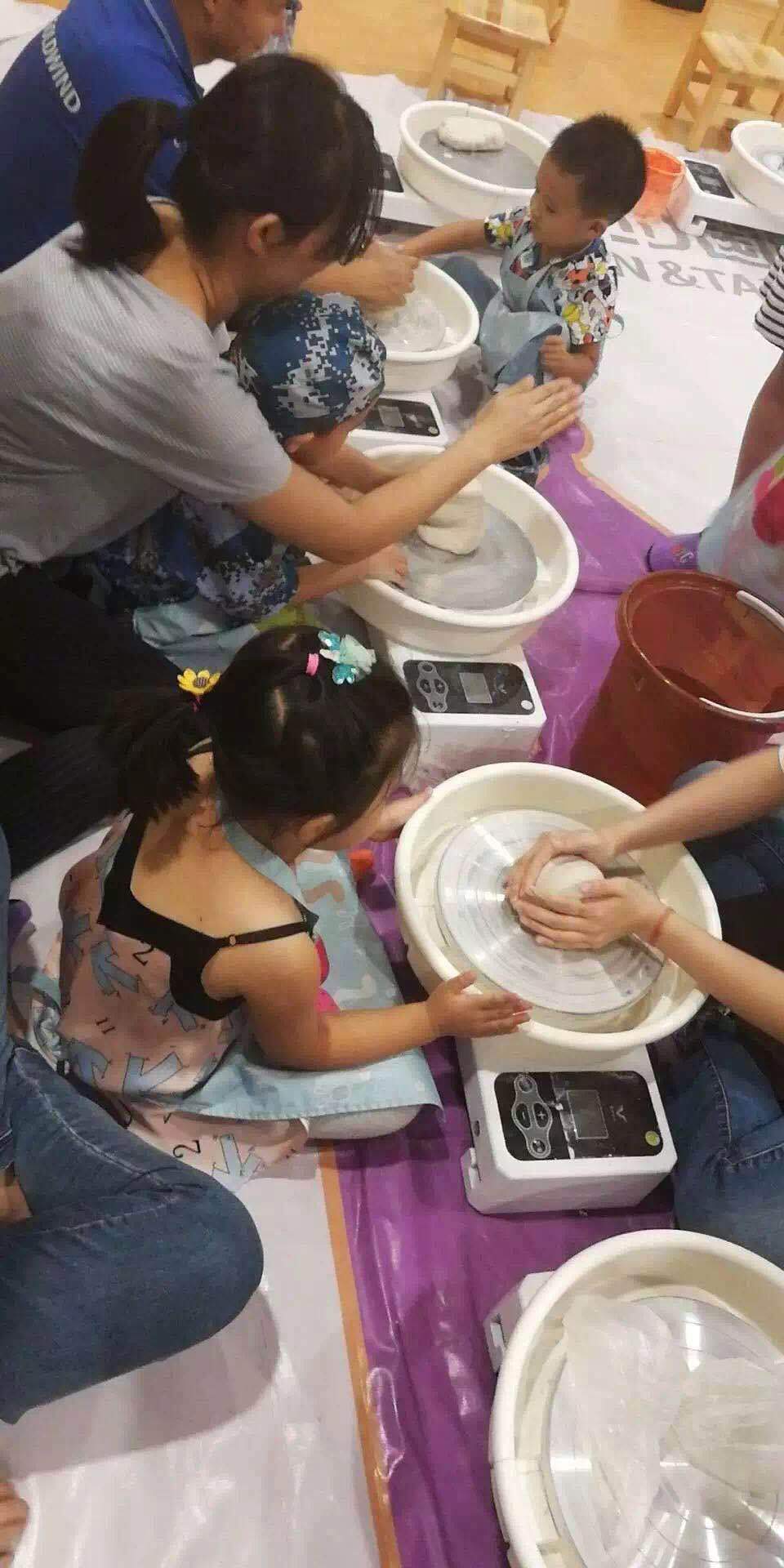 九月活動興，月冷露華凝